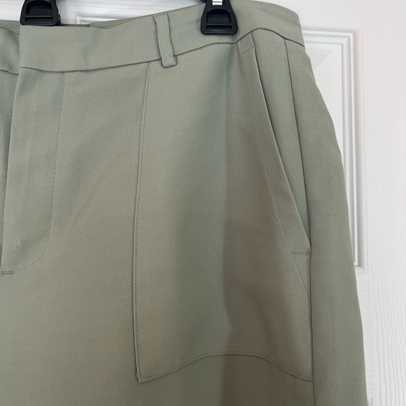 Banana Republic, Blake crop wide leg pants size 12. Sage olive green. - Picture 3 of 8